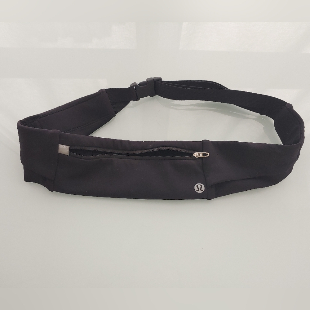 Lululemon minimalist fanny belt